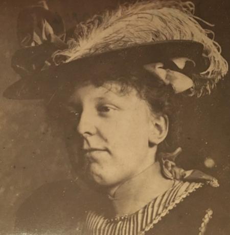 photographic portrait of edwardian woman