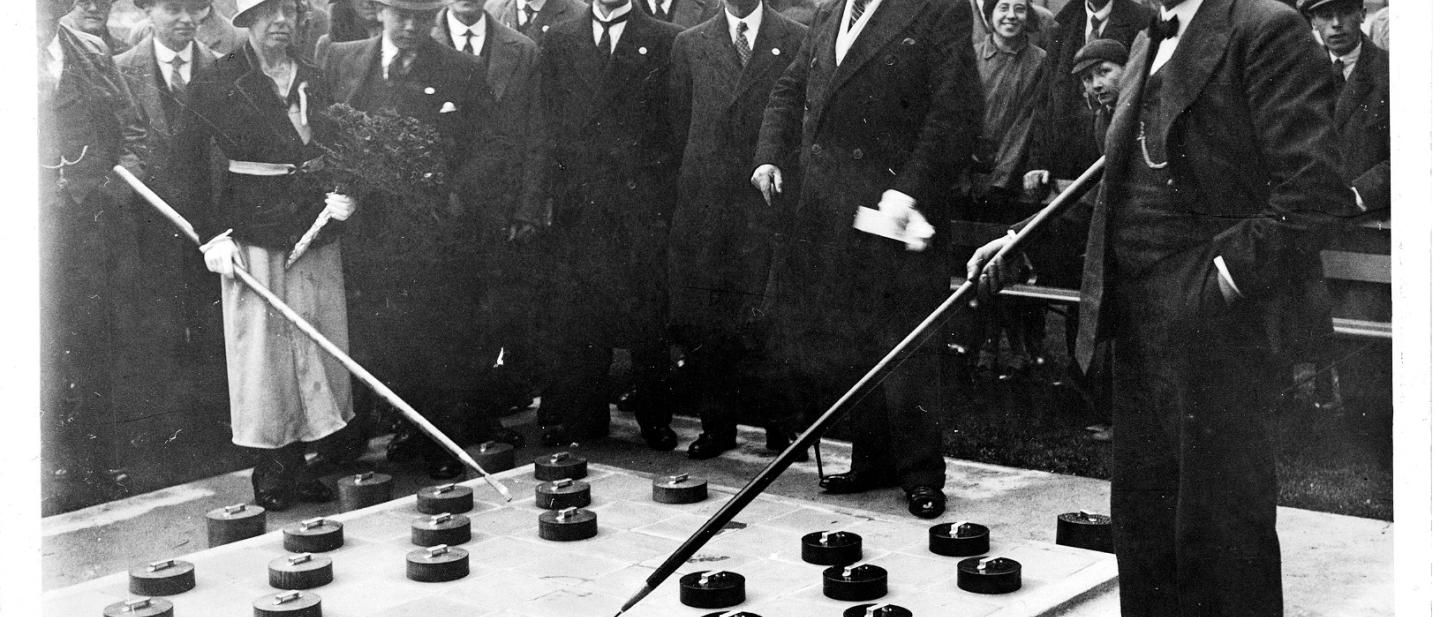 outdoor draughts game in 1934